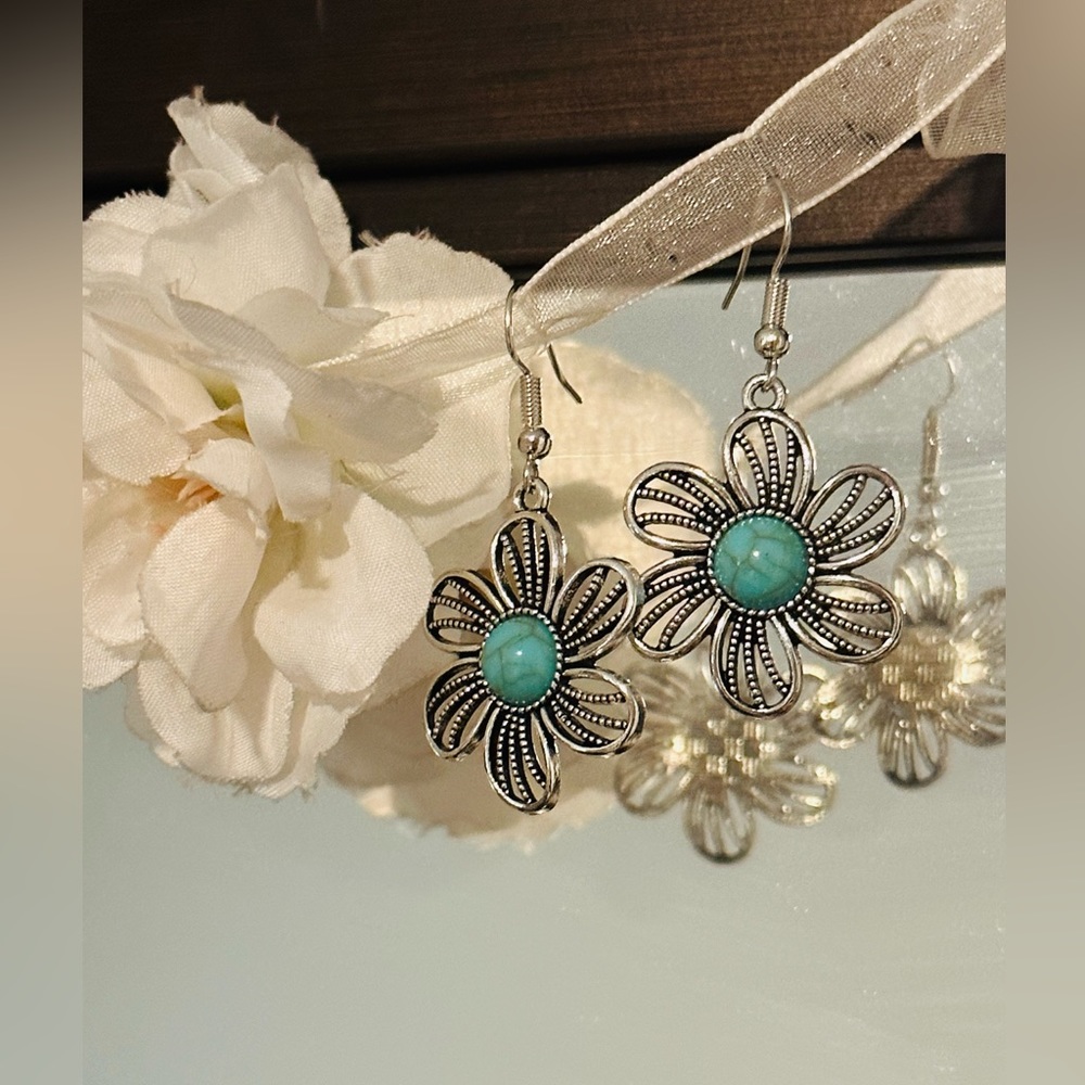 Boho Turquoise Flower Dangle Earrings-NEW